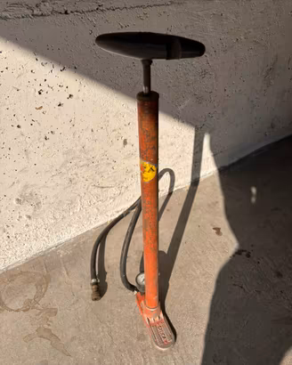 Pompa SILCA arancione vintage