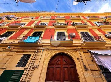 2 LOCALI A NAPOLI