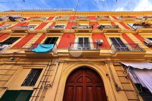 2 LOCALI A NAPOLI
