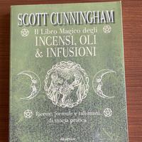 Il Libro Magico degli Incensi, Oli e Infusioni