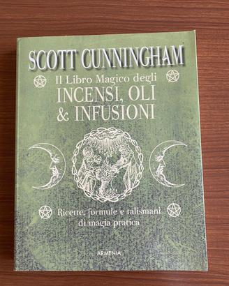 Il Libro Magico degli Incensi, Oli e Infusioni