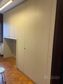 Armadio in legno 9 ante