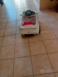 Auto elettrica da bambina