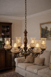 Elegante lampadario a 5 luci, realizzato in ottone