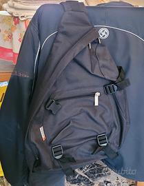 Zaino monospalla  nuovo. 