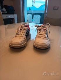 Scarpe Adidas Hoops 3.0. Taglia 33.