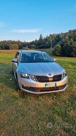 SKODA Octavia SW 1.6 Executive