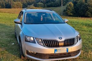 SKODA Octavia SW 1.6 Executive