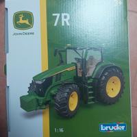 Trattore Jhon deere 7R giocattolo 