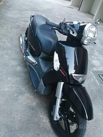 Aprilia Scarabeo 300 - 2010