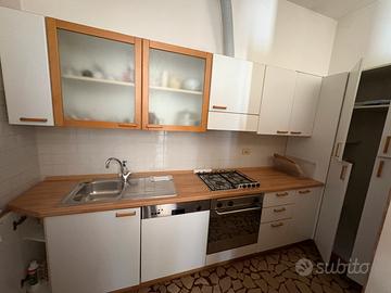 Mobili cucina con elettrodomestici