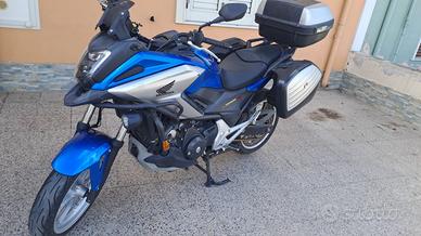 moto Honda NCX 750 travel