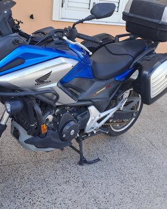 moto Honda NCX 750 travel