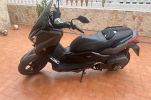Yamaha XMax 250 Iron Max