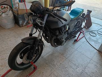 Kawasaki GPZ 750 Uni-Trak (1983) – Cafe Racer 
