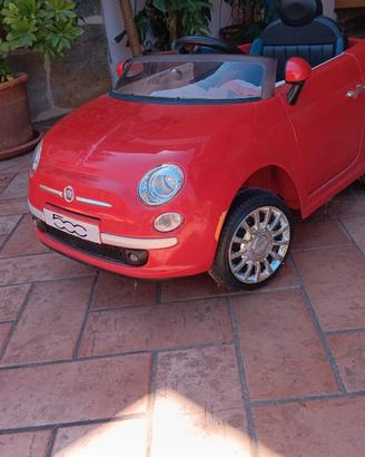 Automobile elettrica per bambini modello 500
