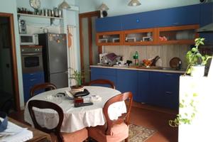 Vomero, trilocale con posto auto