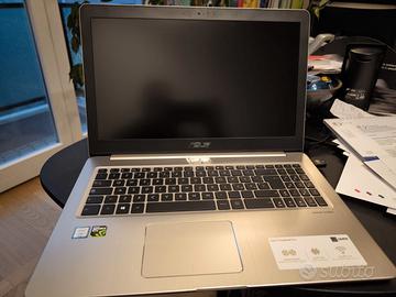 PC Portatile 17" ASUS 4K di Risoluzione Monitor