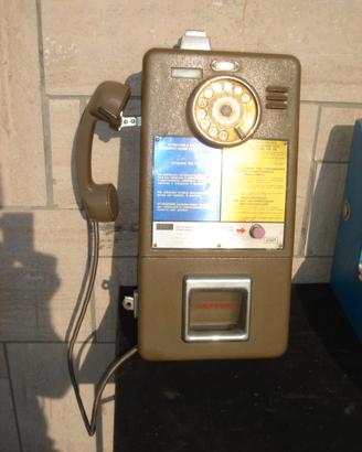 Telefono pubblico a gettoni