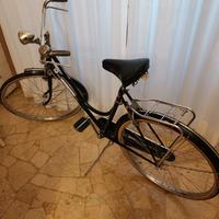 Bicicletta con freni a bacchetta.