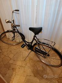 Bicicletta con freni a bacchetta.