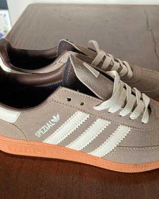 Adidas spezial