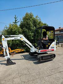 E243 - Escavatore 16 q Bobcat 320 allargabile