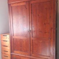 Armadio in legno di castagno del 1800