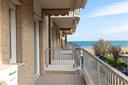 bilocale-ristrutturato-in-residence-fronte-mare
