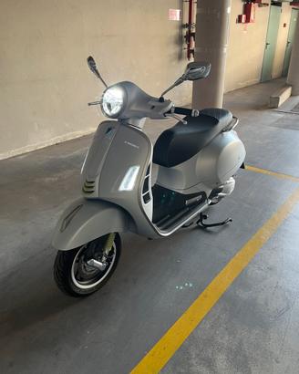 VESPA 300 GTS SUPER TECH