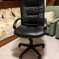 Poltrona da ufficio direzionale in pelle nera