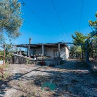 Gallicano nel lazio: unifamiliare con giardino