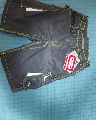 Pantaloni corti Cofra 