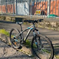 La bici mtb ROCKRIDER ST100 ruota 26