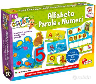 Gioco in scatola alfabeto parole e numeri