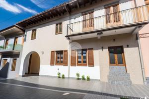 CASA DI CORTE A PEROSA CANAVESE