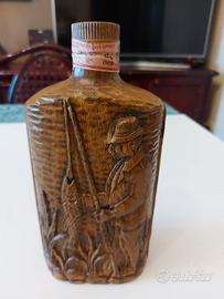 liquore in bottiglia lavorata con pescatore 