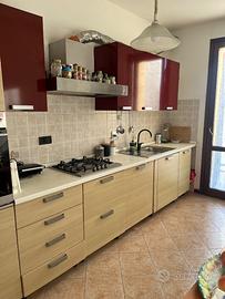 Cucina  completa con elettrodomestici