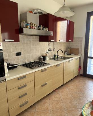Cucina  completa con elettrodomestici