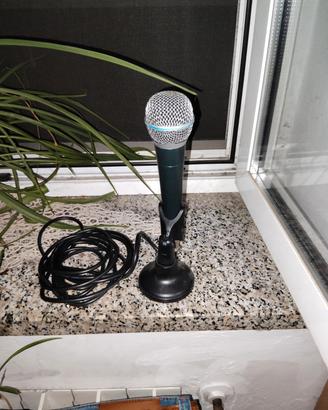 microfono con asta