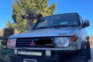 Mitsubishi pajero v20