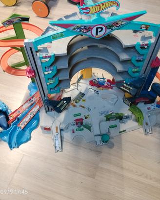 Parcheggio multipiano HOT WHEELS