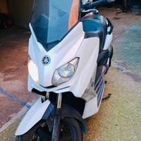 Yamaha xmax 250