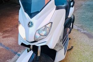 Yamaha xmax 250
