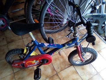 Bici per bambino blu con rotelle