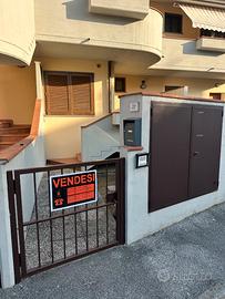 Poggetto bilocale con giardini, posto auto coperto