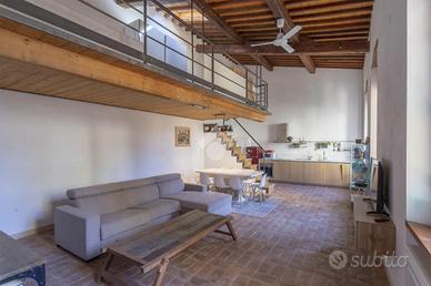 MONOLOCALE A FIRENZE