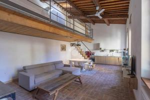 MONOLOCALE A FIRENZE