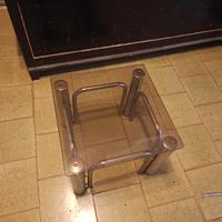 Tavolino in vetro metallo 