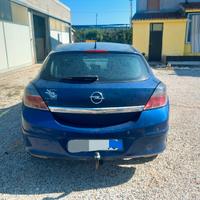 Opel Astra GTC con gancio traino e GPL